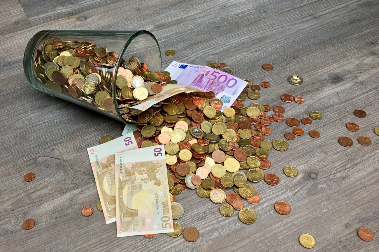 How Working In The Finance Based Industry Helps You In Earning Optimum Growth In Your Career